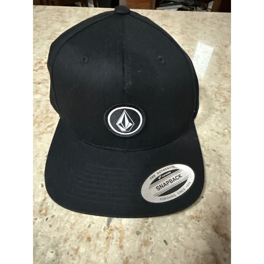 Volcom Endless Quarter Twill Snapback Hat Black Yupoong Flat Brim‎ D5512322 NEW